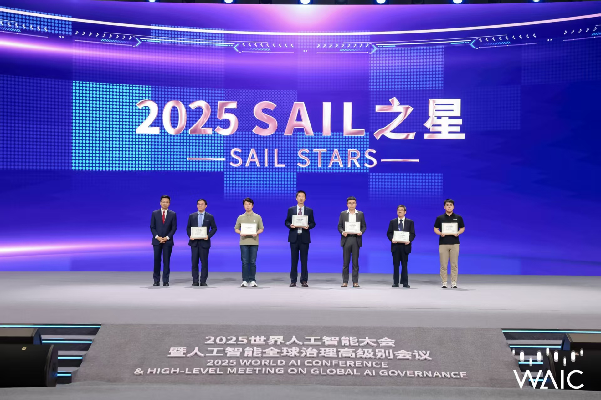 Lewin乐玩官网-三星推出 Music Frame 画壁艺术音响国行版本：相框式设计、120W 功率